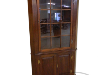 Henkel Harris Mahogany Corner Cabinet (12 pane)